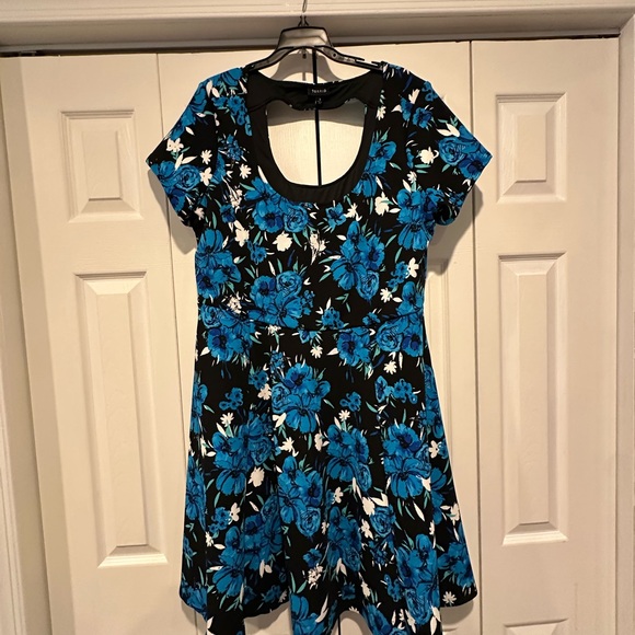 Floral Blue and Black Dress - Picture 2 of 3